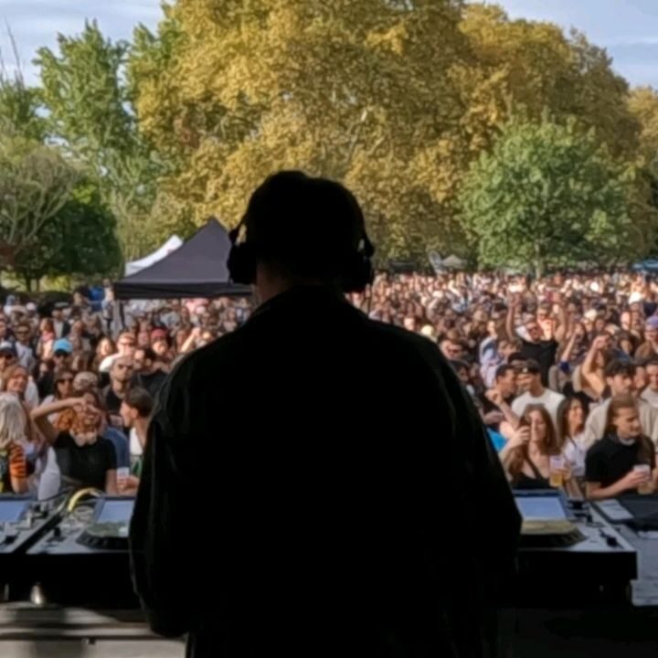 Instagram post from laroze__. This post is in position 16.