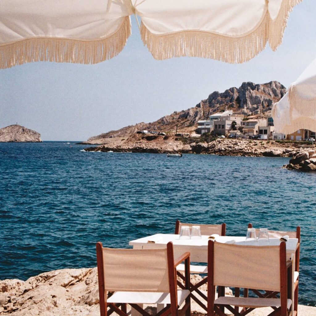 Instagram post from laroze__. This post is in position 7.