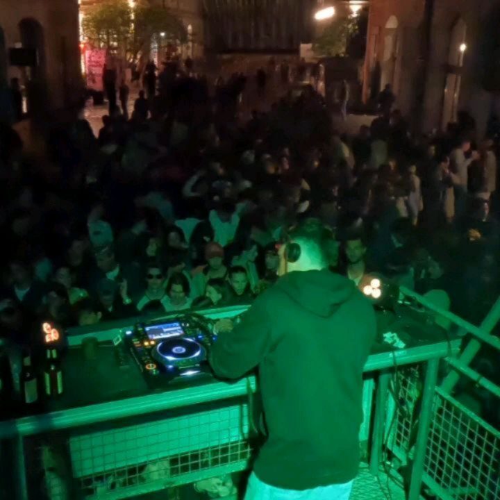 Instagram post from laroze__. This post is in position 7.