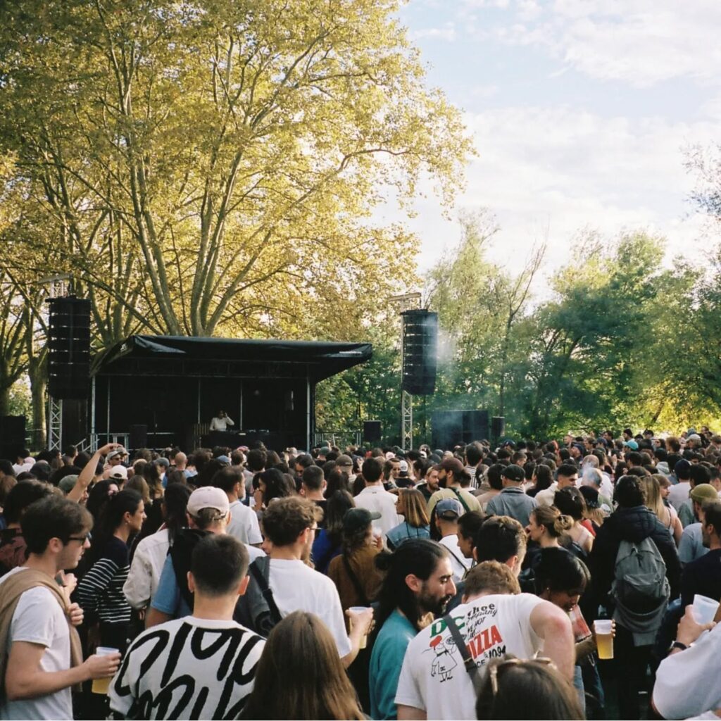 Instagram post from laroze__. This post is in position 3.