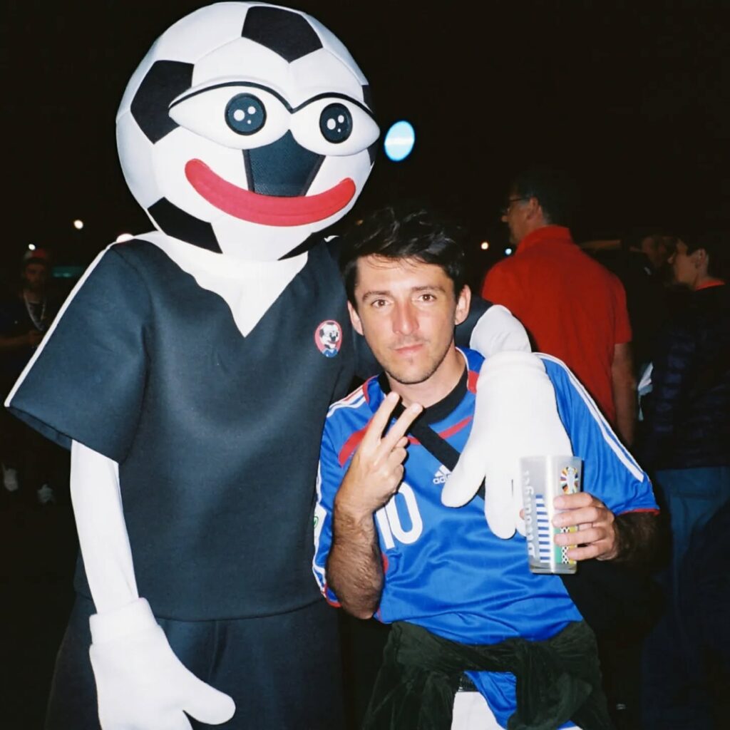 Instagram post from laroze__. This post is in position 10.