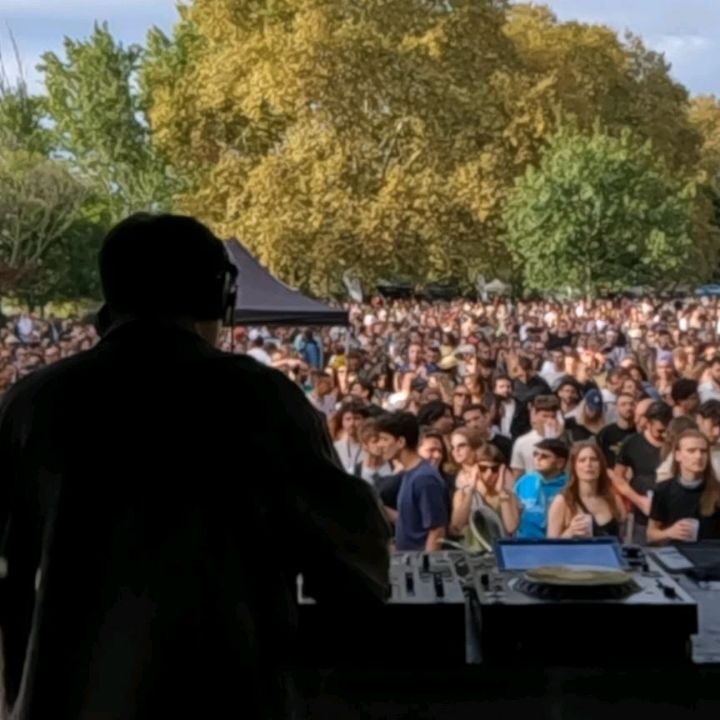 Instagram post from laroze__. This post is in position 7.