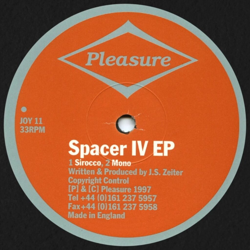 Instagram post from laroze__. This post is in position 7.