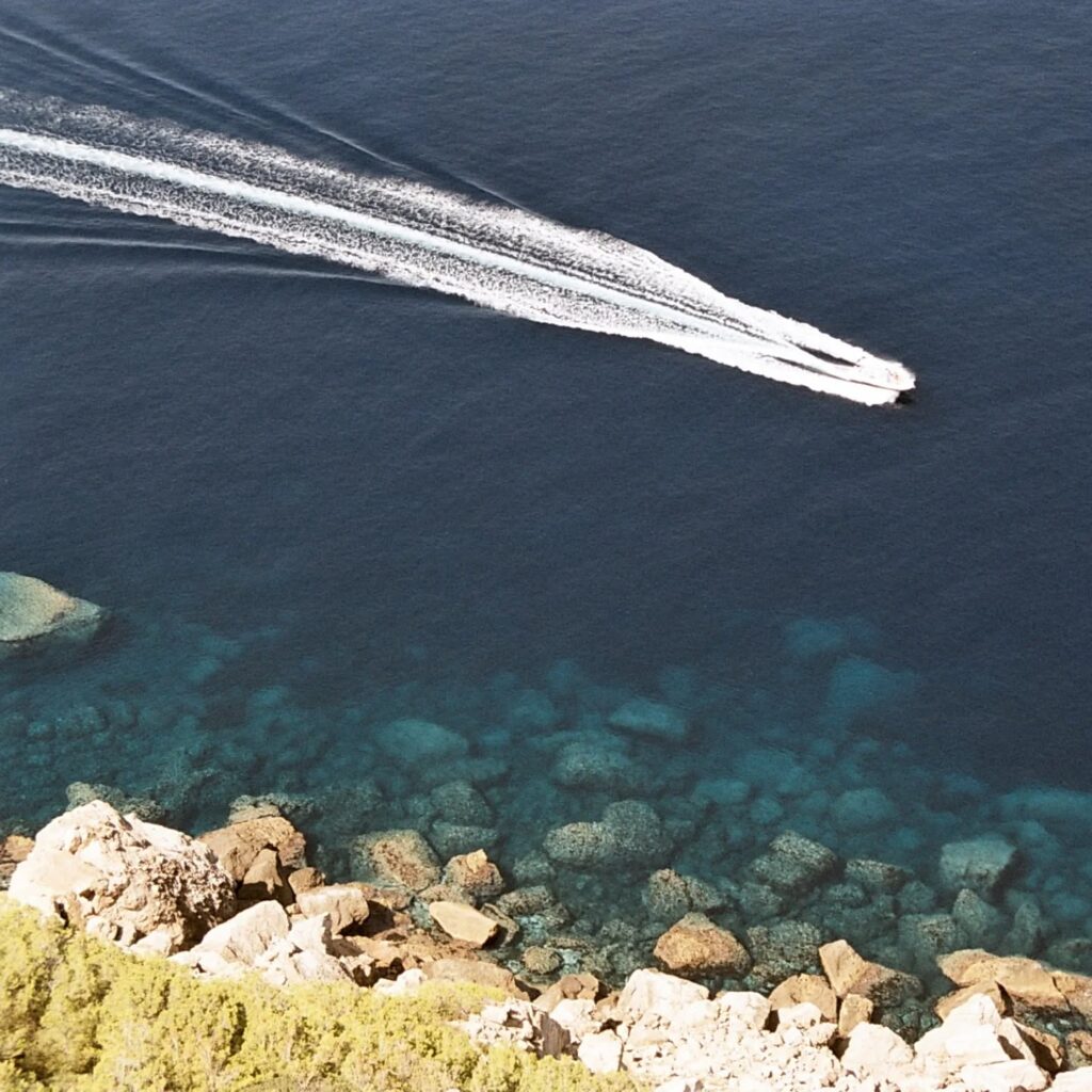 Instagram post from laroze__. This post is in position 6.