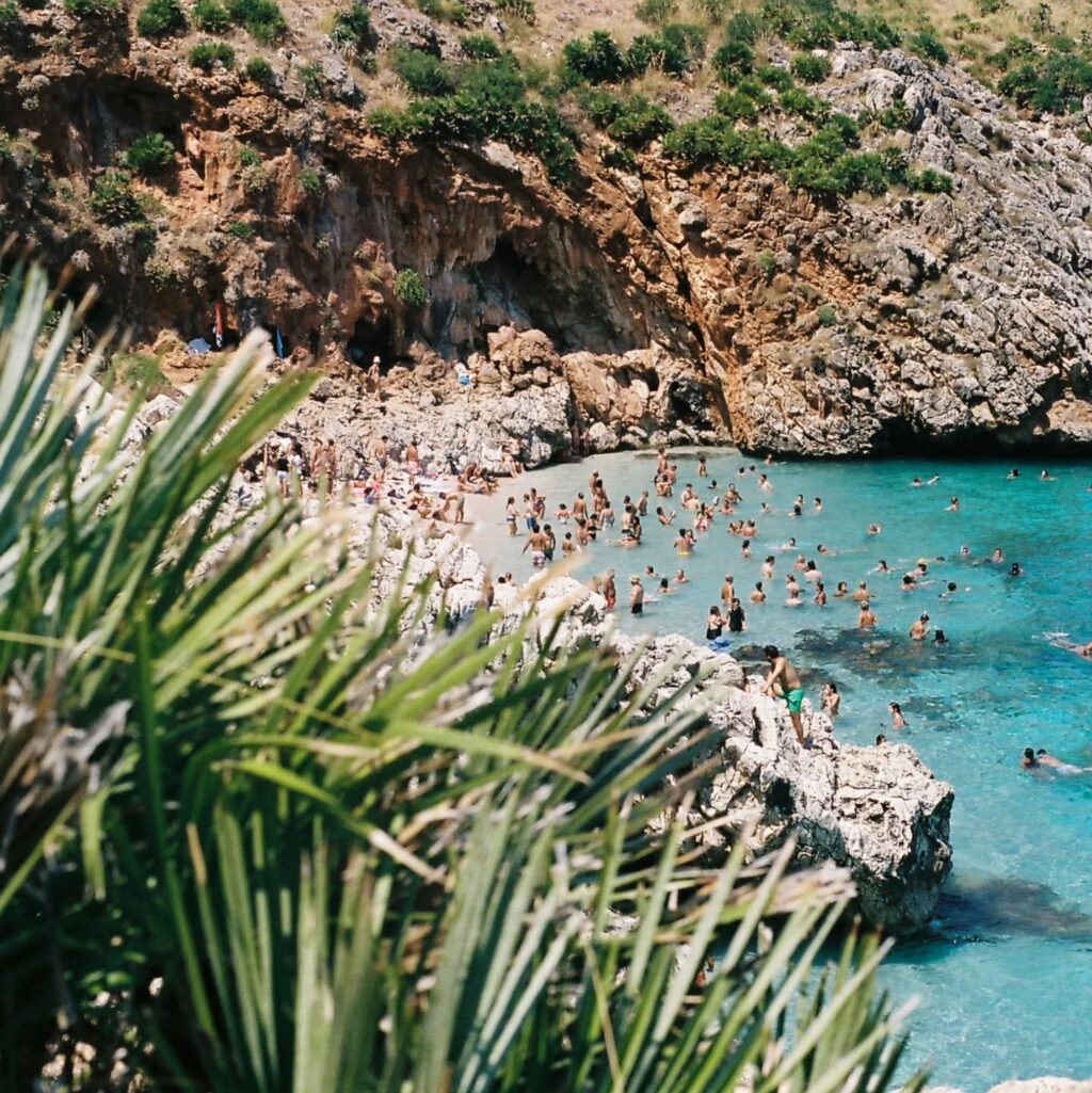 Instagram post from laroze__. This post is in position 14.